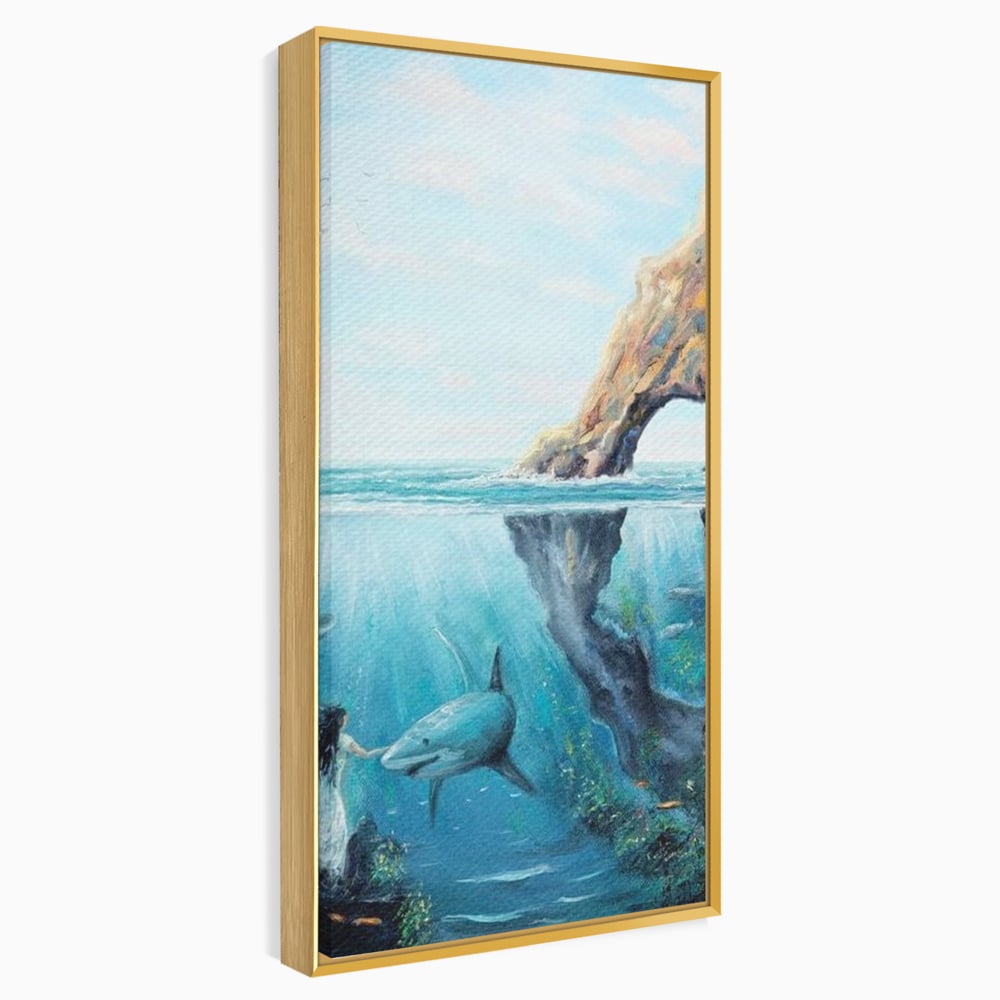 Tablou canvas cu pictura cu femeie si rechin sub apa, in rama de aluminiu auriu